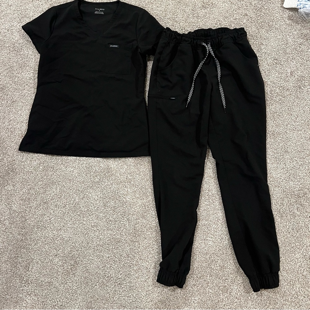Jaanuu scrub set black size small